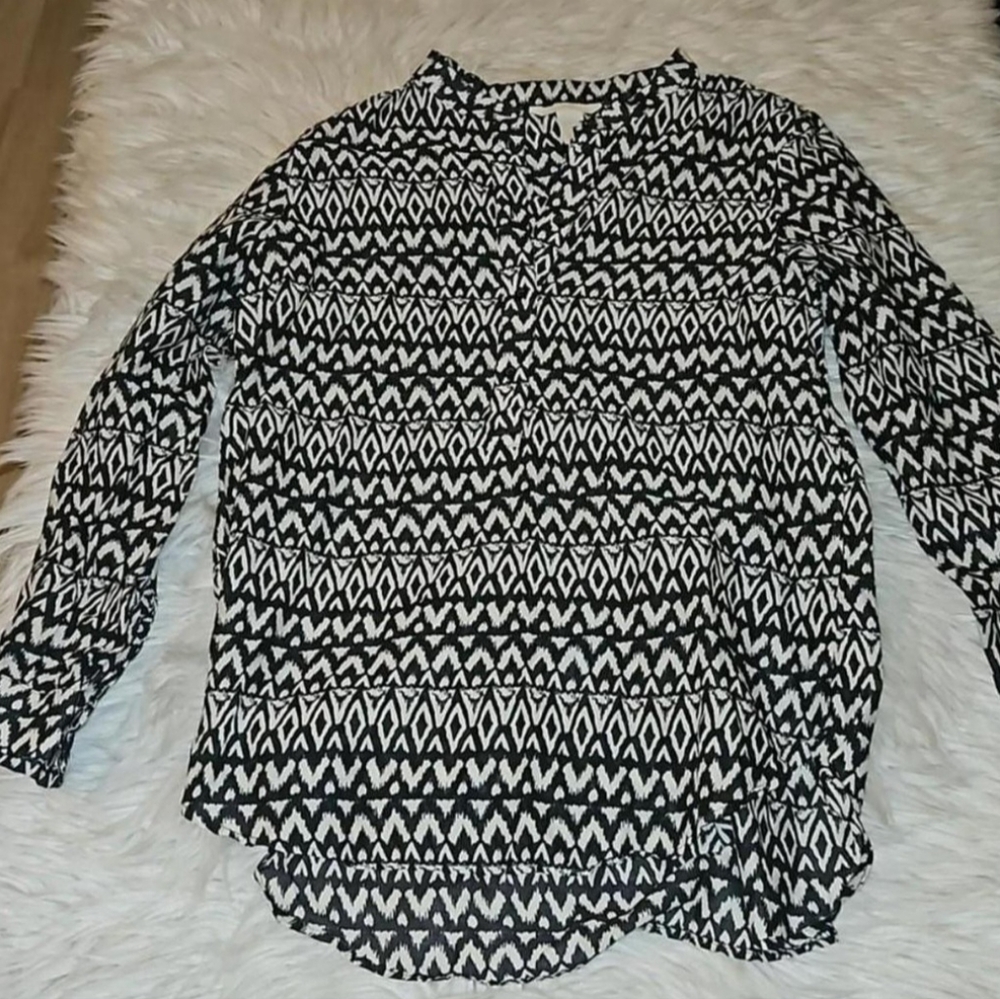 ~~H&M Black & White Quarter-Button Top – Size 8~~